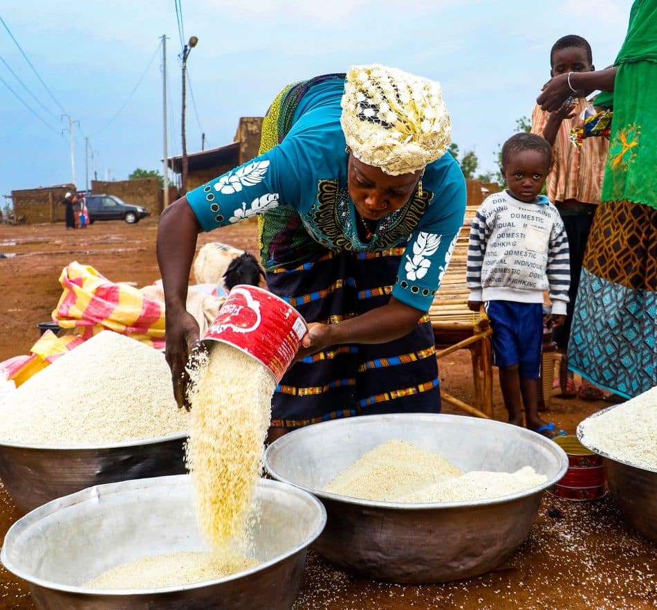 A woman selling rice in Bama, Burkina Faso. Photo: Manon Koningstein / IWMI