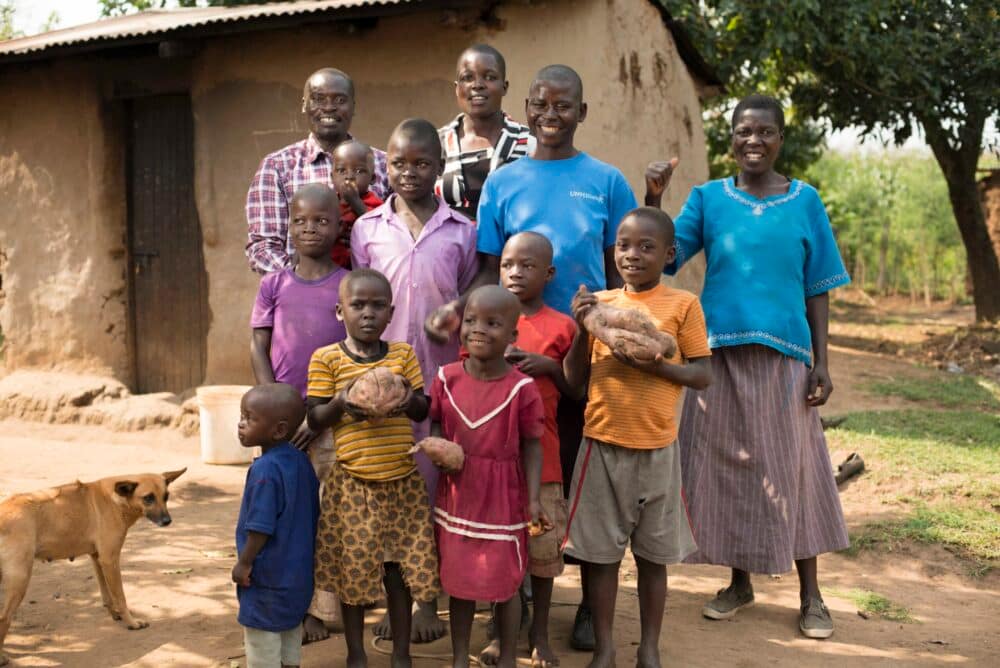 A family of farmers in an agricultural landscape. Photo: Hugh Rutherford / CGIAR