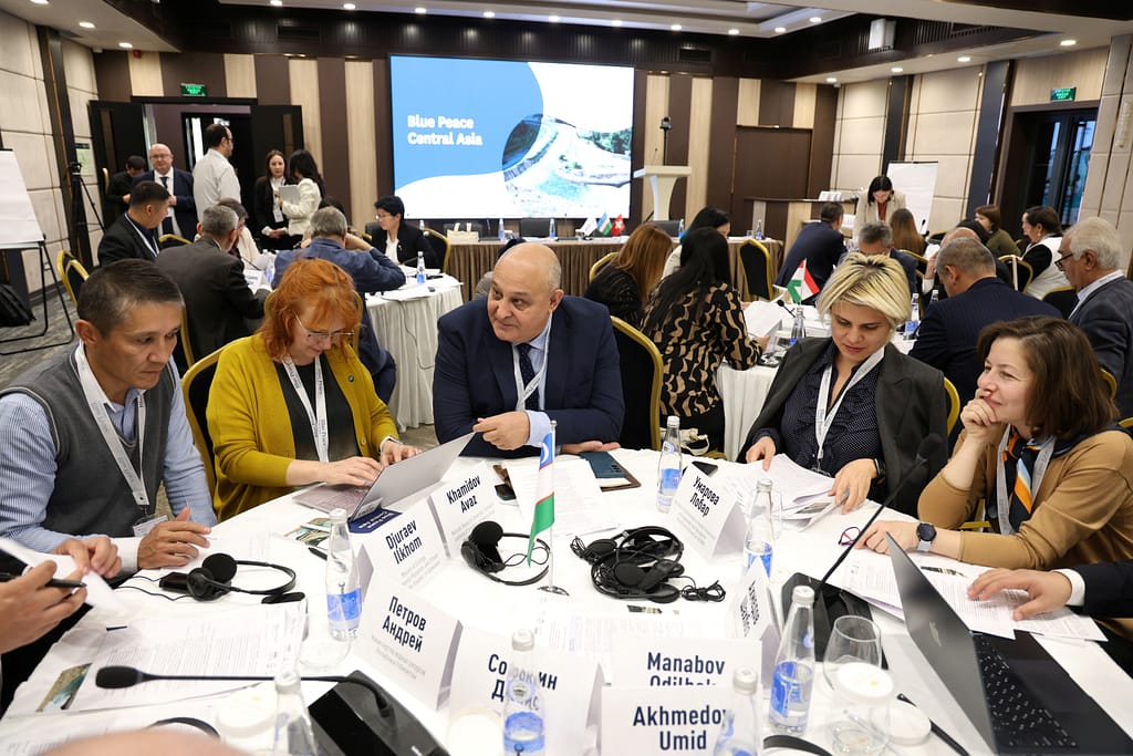 Uzbekistan delegation at work during the Blue Peace Central Asia regional workshop. Photo: IWMI