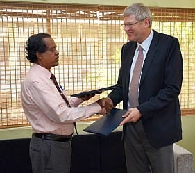 IWMI Director General Jeremy Bird and CEA Chairman Wimalasena Rubasinghe exchange signed copies of the agreement