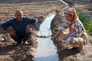 Two farmers work in rural Tajikistan as part of a Water User Association in Central Asia. Madeline Dahm / IWMI