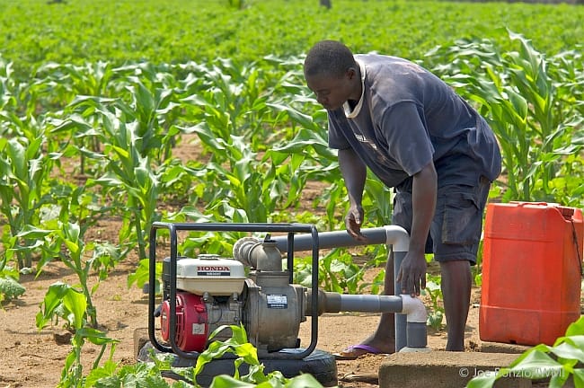 Installing a water pump.  Photo: Joe Ronzio / IWMI