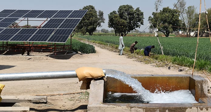 A solar-powered tubewell in Punjab province, Pakistan. Photo: IWMI