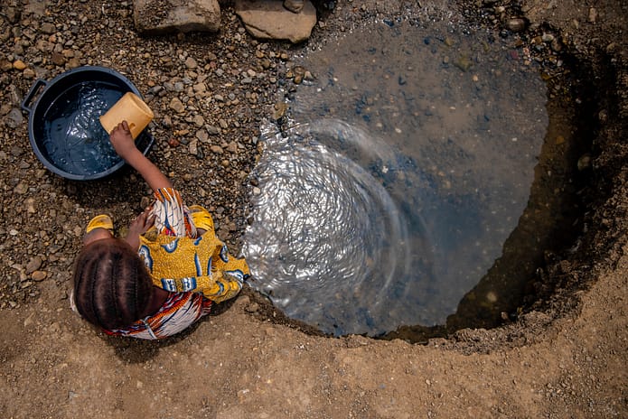 Girl fetching water from a dug out, Dumnazerbu, Adamawa State, Nigeria. Joe Bala / IWMI
