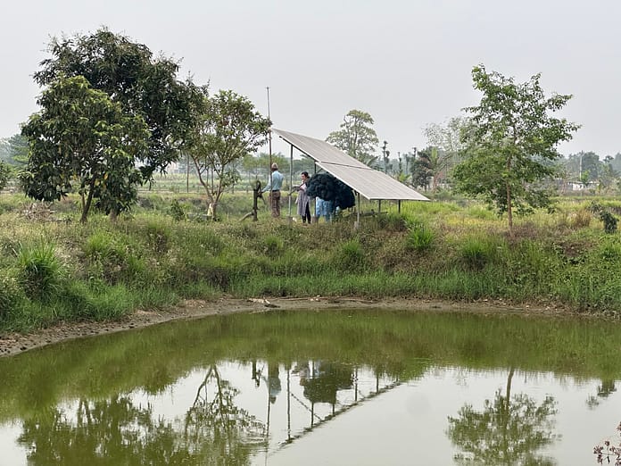 An aquaculture farmer in eastern Nepal demonstrates the use of a solar-powered water pump for refilling and aerating water in his fishponds. Photo: Shisher Shrestha/IWMI