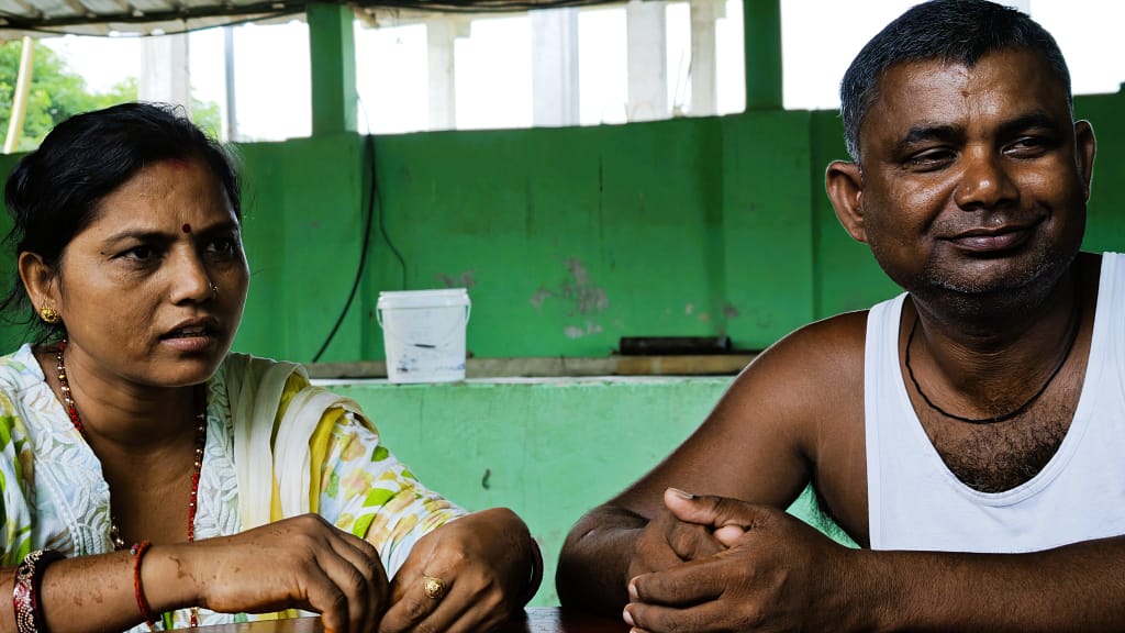 Kanhaiya Mukhiya, right, and Manju Devi Mukhiya discuss the challenges and the promise of expanding aquaculture. Photo: Aayush Niroula/IWMI