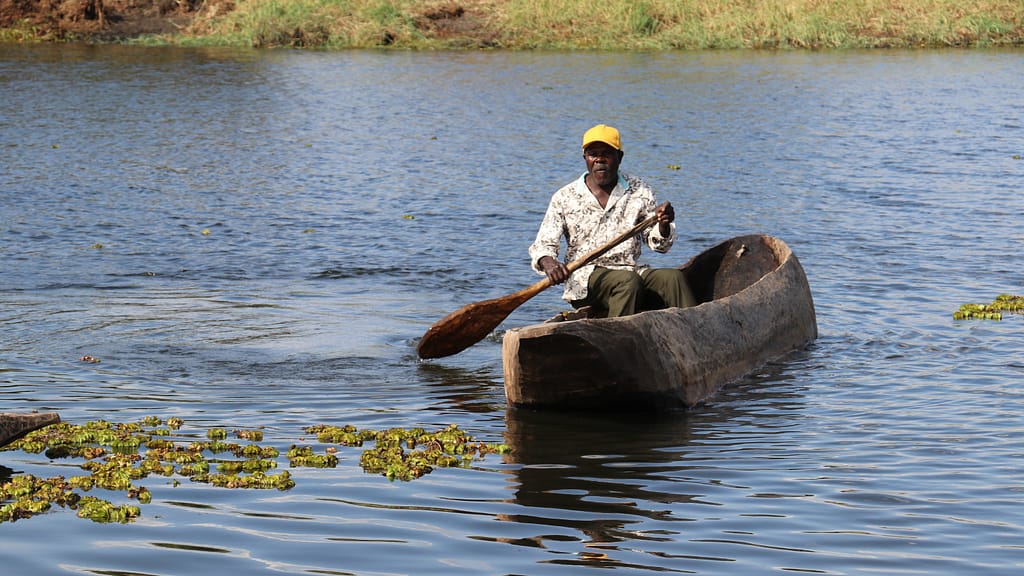 Fish angler on the kafue river RRB Zambia. Photo: Agness Chileya/ WorldFish