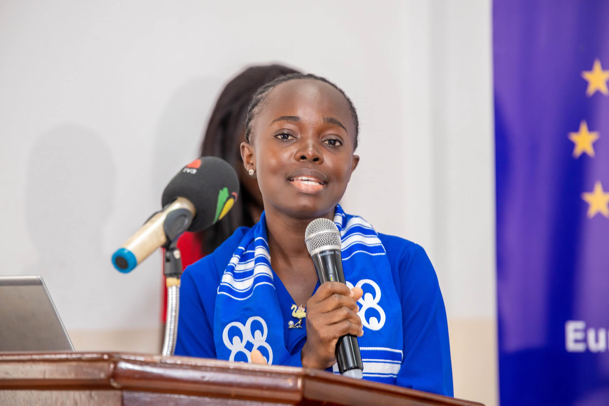 Naomi B. Gyekye, a UG-CMS graduate, presenting her research findings at the students’ graduation ceremony. Photo: CliqNii Multimedia for IWMI