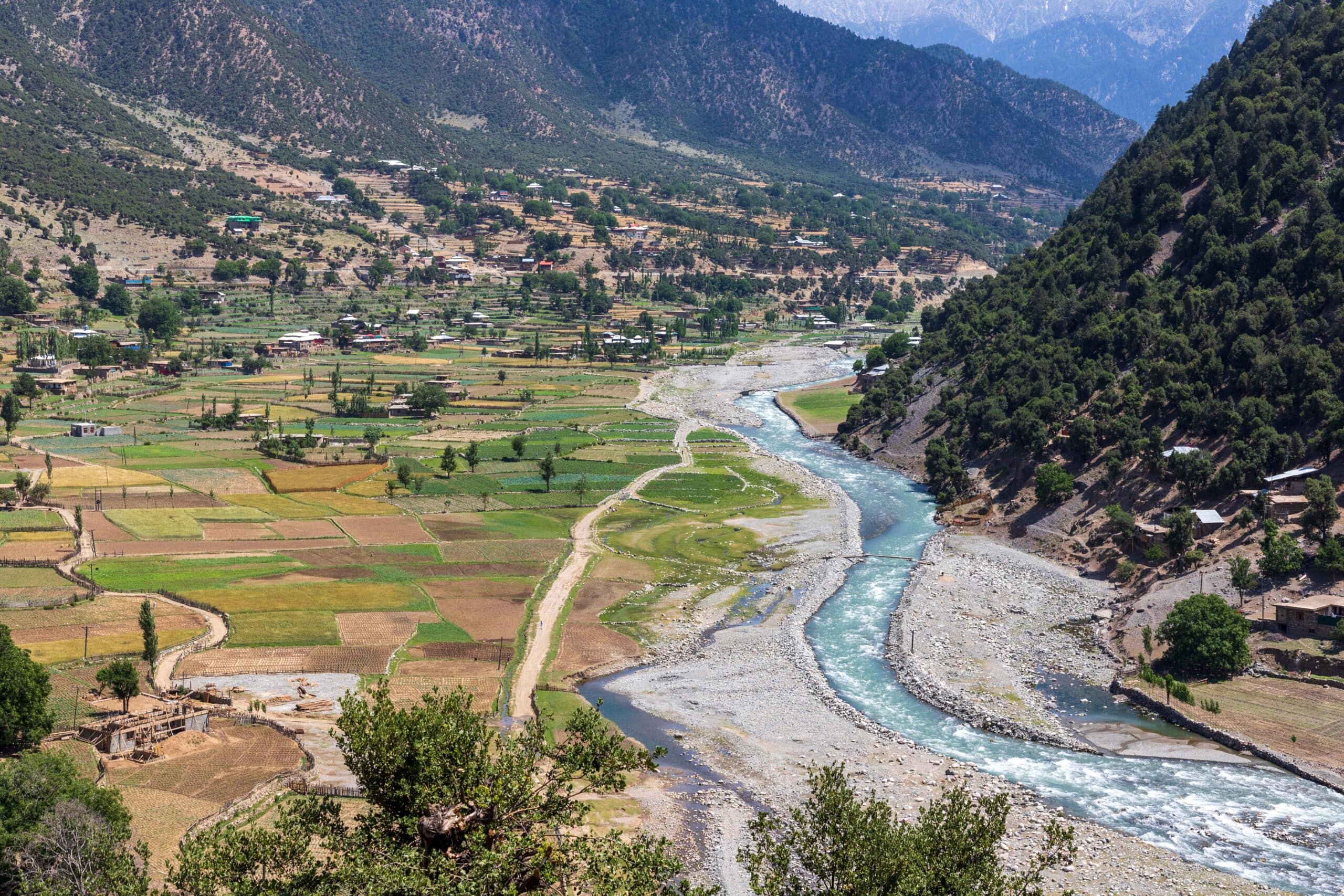 Blue water (river) and green water (crops) in Pakistan. Photo: GreenThumbShots / Shutterstock.