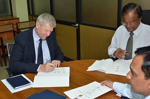 IWMI Director General Jeremy Bird and CEA Chairman D.W. Prathapasinghe sign an agreement to produce pellets from compost