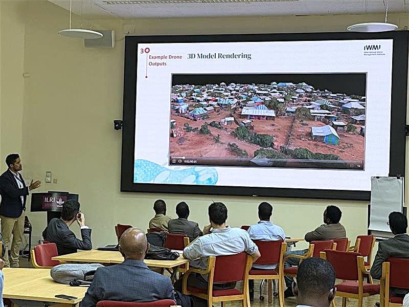 IWMI’s Mitchell McTough presenting the 3D model generated by the drone survey. Photo: Mariangel Andarcia Garcia/ IWMI