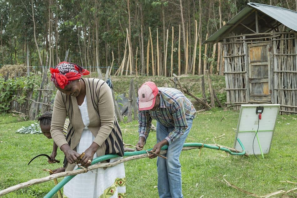 Farmers set up a solar-powered irrigation pump in Ethiopia. Photo: Maheder Haileselassie / IWMI