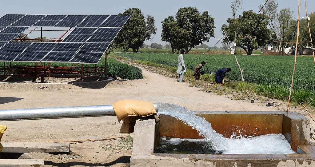 A solar-powered tubewell in Punjab province, Pakistan. Photo: IWMI