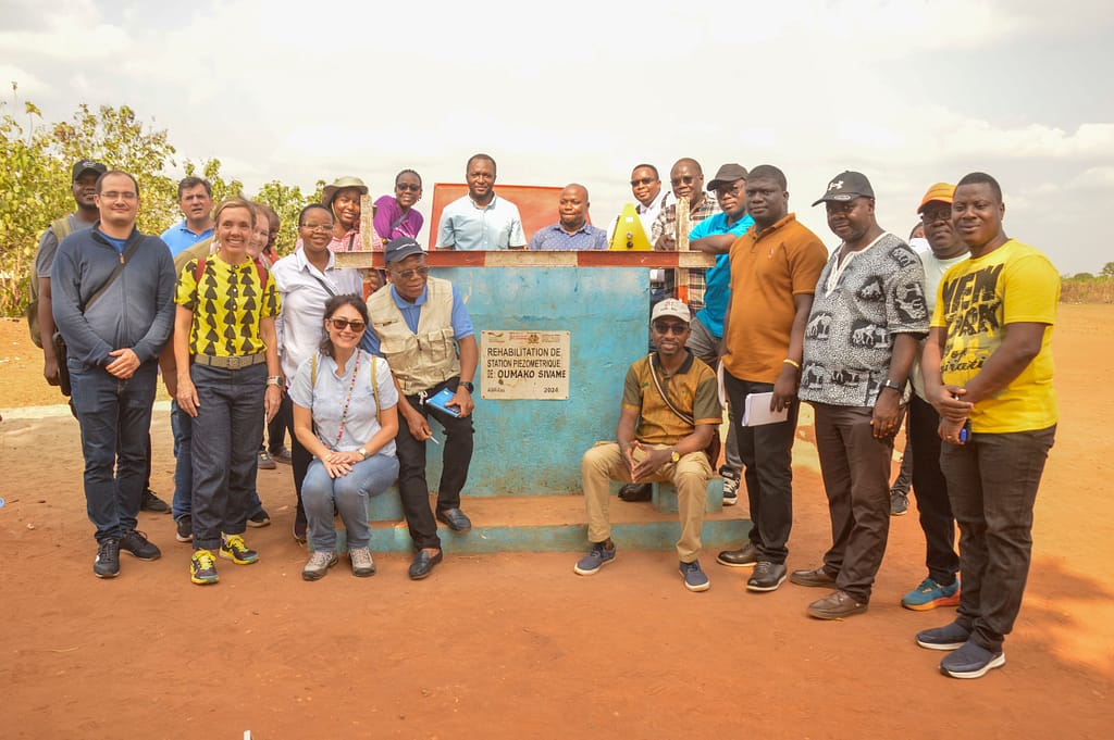 Workshop participants at the Oumako Piezometer in Comé, Benin. Photo: Prince Balogou for IWMI
