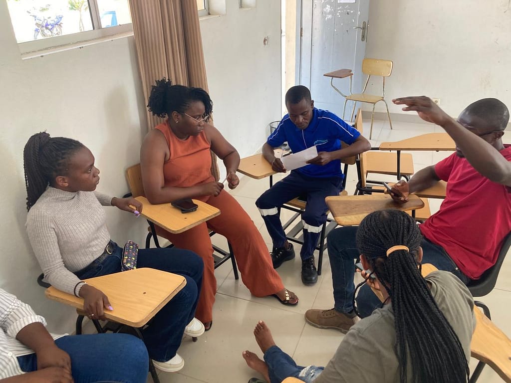Citizen scientists shared experiences during a focus group discussion at the Higher Polytechnic Institute of Gaza (ISPG) in Chokwe, Mozambique. Photo: Nicole Langa/IWMI