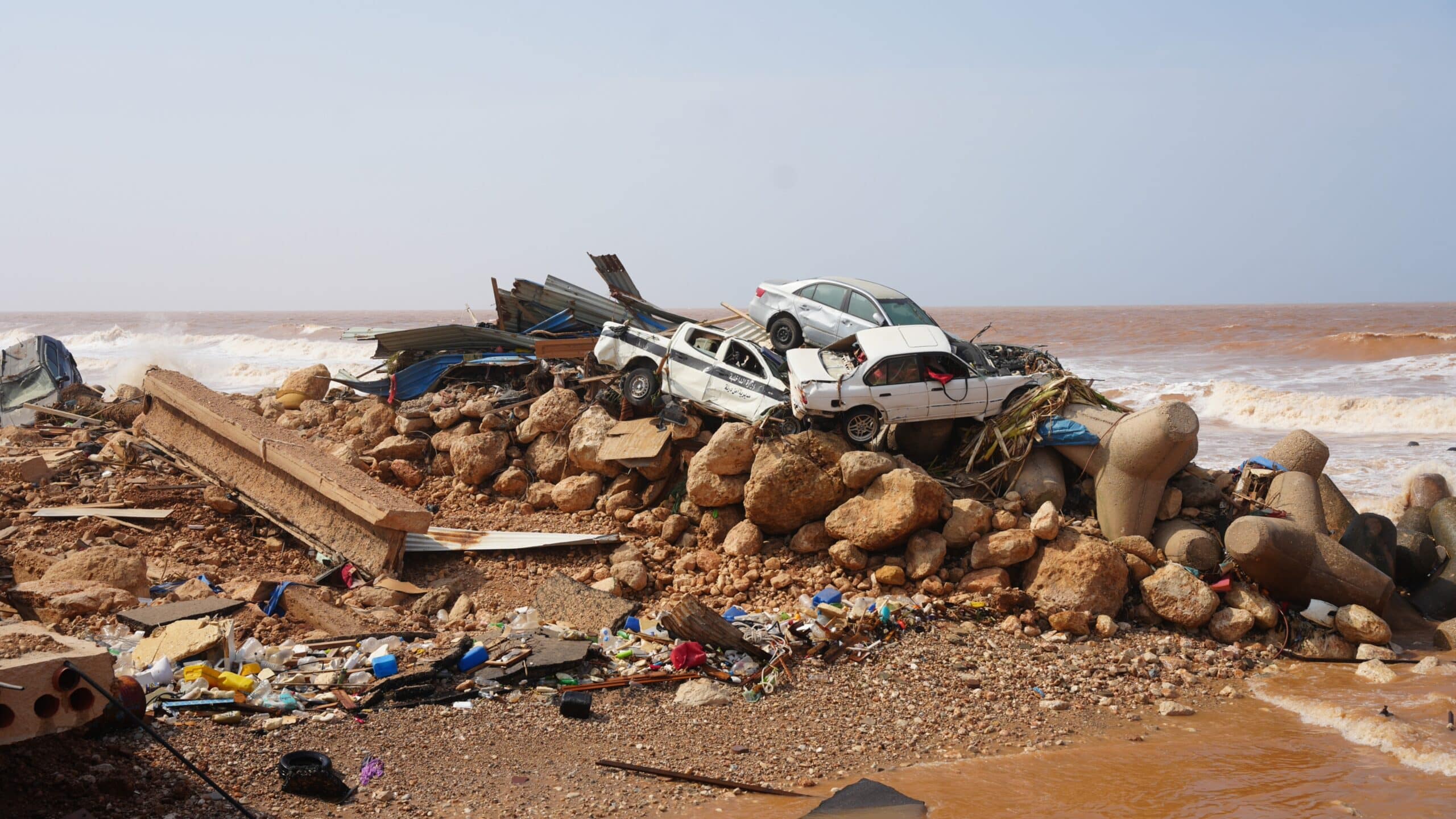 Cars washed out to sea after Derna dam collapses