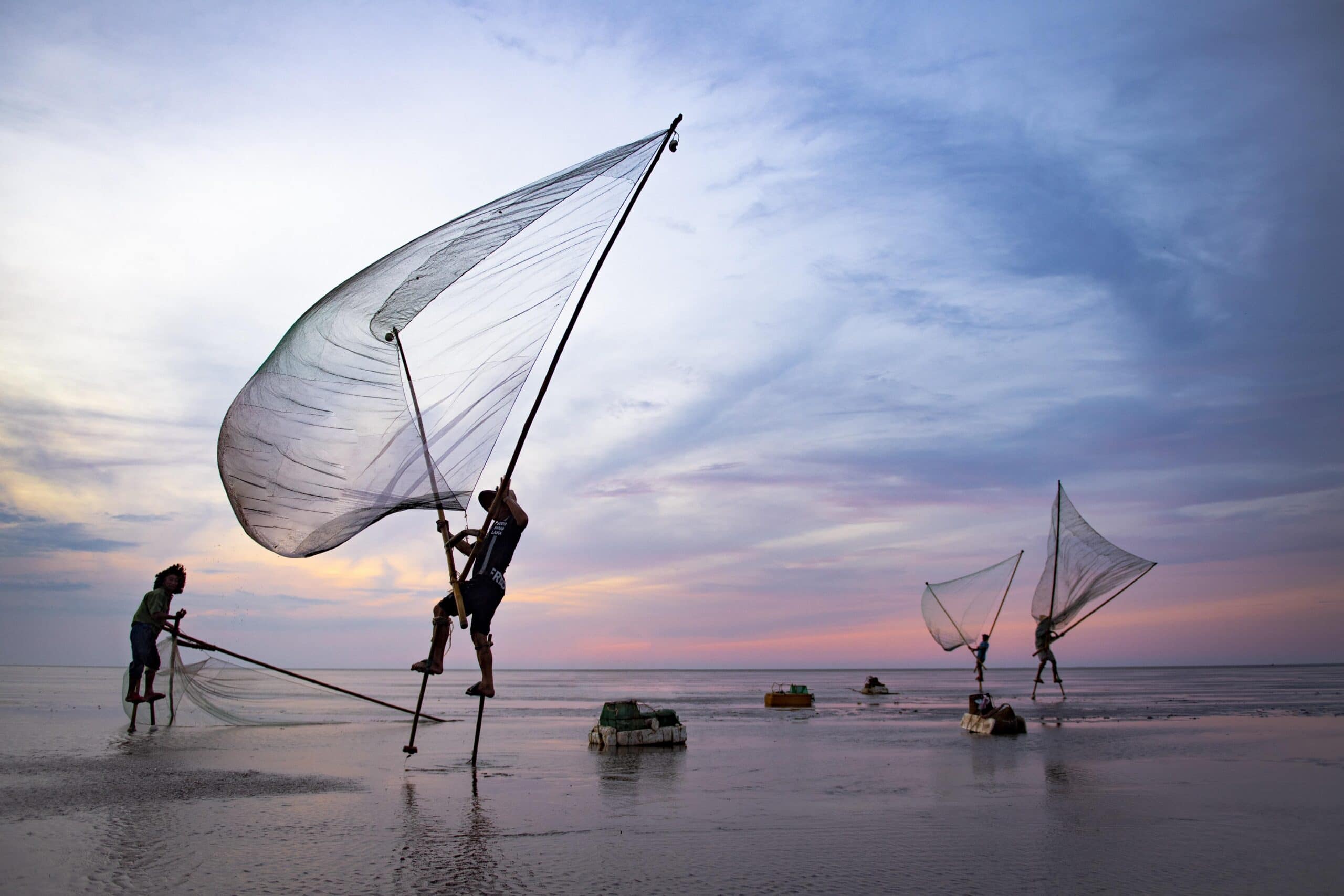 Fishermen at sea. Photo: dangquangn/Pixabay