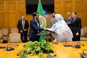 Youssef Brouziyne and Ambassador Shahira Wahbi signing the agreement. Photo: IWMI