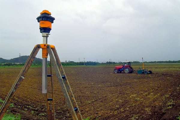 Water saving technologies. Laser land levelling. Photo: IRRI