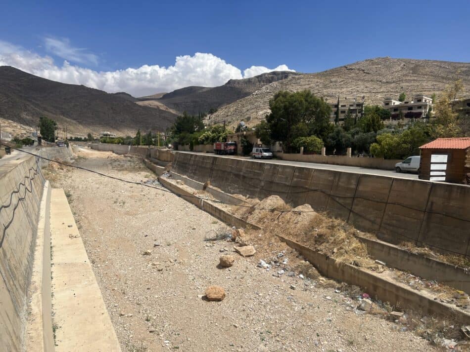 Debris in a wadi channel in Ras Baalbek, Lebanon. Photo: Stephen Fragaszy / IWMI