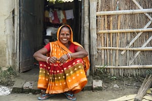 Baleswari Devi, a 45-year-old woman farmer in Bochaha Block, Muzaffarpur District, Bihar, India, recently set up a solar irrigation pump on her farm. Sept. 27, 2023. Photo: Tanmoy Bhaduri/IWMI