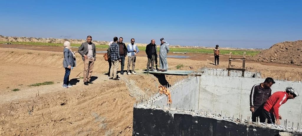 Community members, IWMI staff, and local contractors during a site visit to the Maysan Constructed Wetland in southern Iraq (2024). The visit included inspection of the treatment structures under construction and discussions on community-led management of wastewater reuse systems. Photo: Mohamed Tawfik/ IWMI
