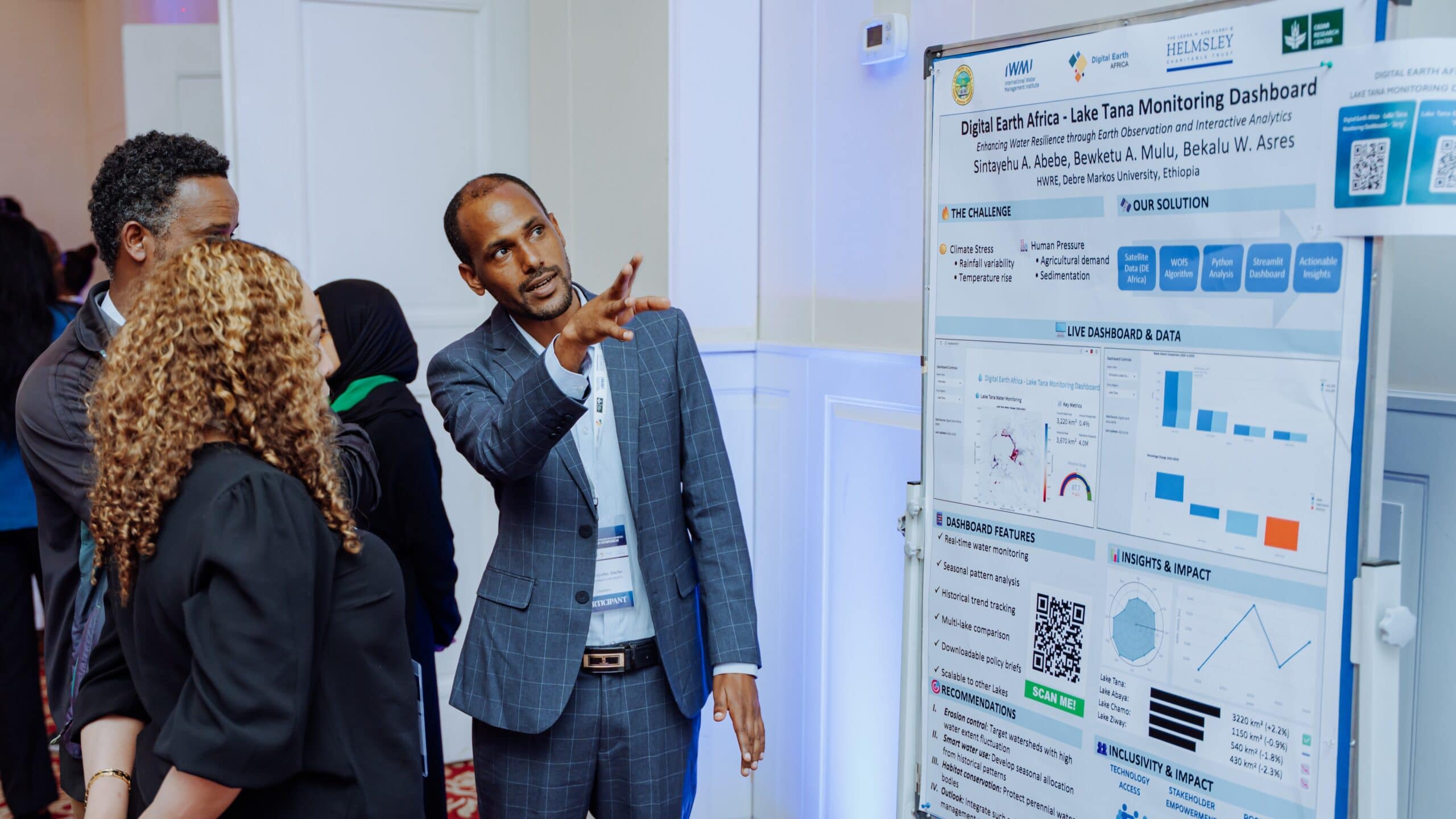 Sintayehu A. Abebe from Ethiopia presents the Lake Tana Monitoring Dashboard during a 2025 DIWASA symposium in Addis Ababa, Ethiopia. “Lake Tana Monitoring Dashboard” showed how visualization enhances water-governance decisions in Ethiopia. Photo: IWMI