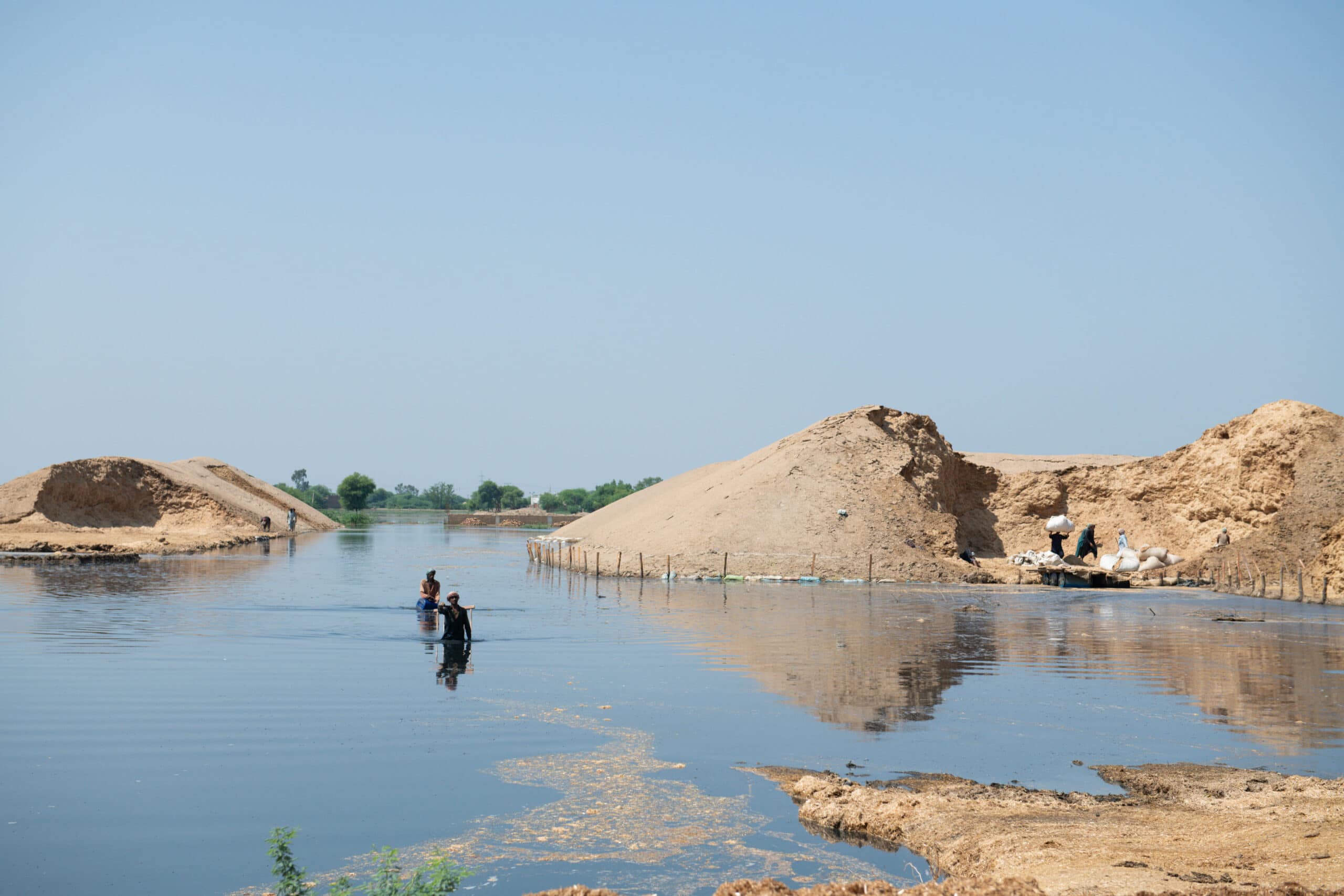 Villagers in Pakistan push through floodwaters
