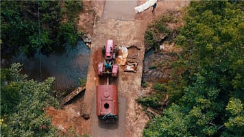 An aerial view of a water bowser delivering drinking water to communities in Anuradhapura, Sri Lanka. Photo: Pradeep Liyanage/IWMI.