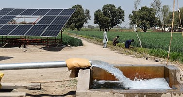 A solar-powered tubewell in Punjab province, Pakistan. Photo: IWMI