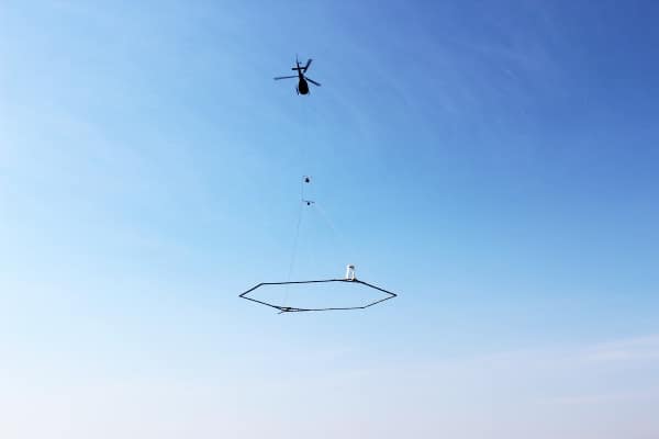 The helicopter with the suspended SkyTEM system