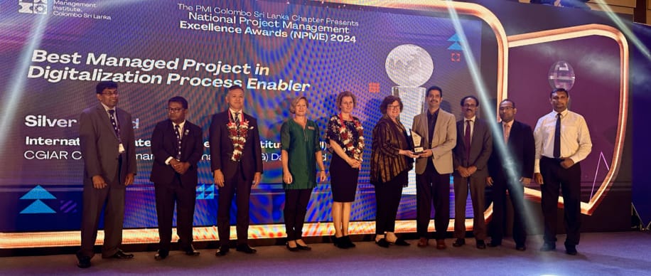 Giriraj Amarnath (fourth from right) and Niranga Alahacoon (second from right) accept the Silver Award under the Digital Process category at the 2024 National Project Management Excellence Awards in Sri Lanka. Photo: PMI