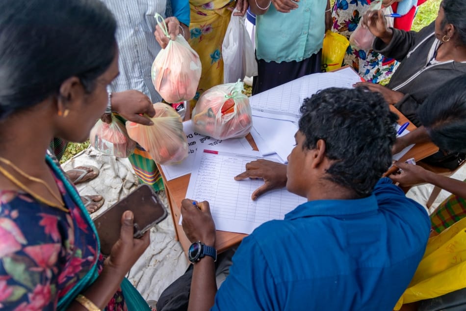 The evacuees arrive at the center for registration. They carry ‘ready’ bags which hold all their important documents. The center will provide clean drinking water as well as cooking and sanitation facilities. The community will shelter here until the floodwaters recede.