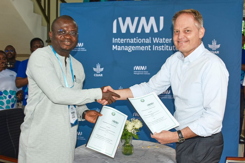 Kouassi Kouakou Alexis, Director of the ECOWAS Water Resources Management Centre, and Mark Smith, Director General of IWMI, shake hands during the official signing of a Memorandum of Understanding to strengthen transboundary water governance across West Africa. Photo: Klinsman Amissah/IWMI