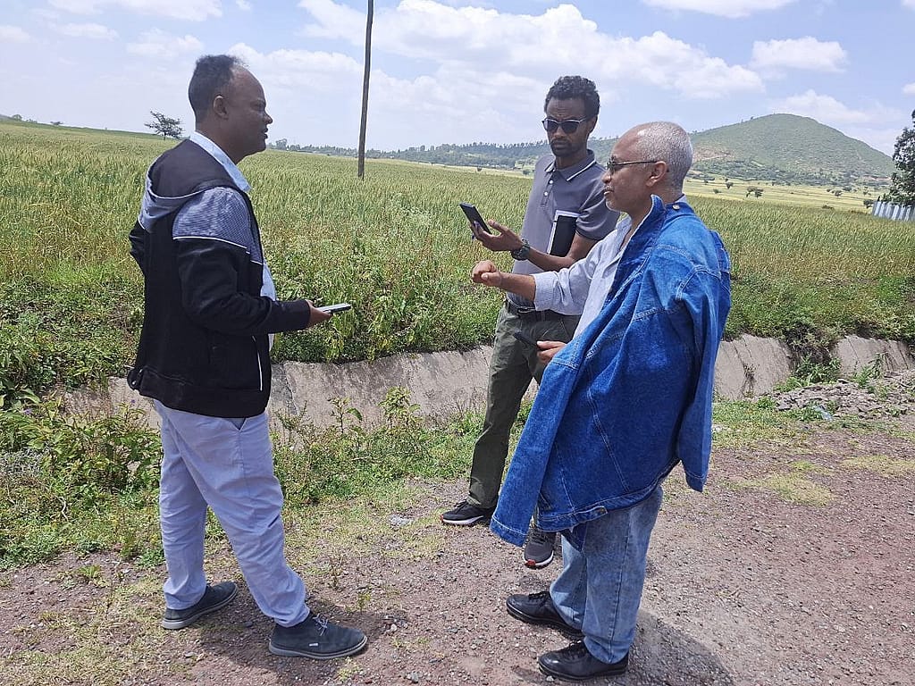 Testing eLandCare app in Oromiya Region. Photo: Amare Haileslassie/IWMI