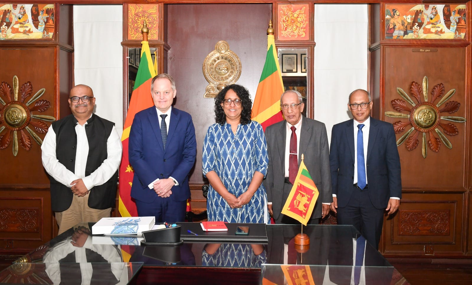 IWMI representatives met with Sri Lanka's Prime Minister. From left to right: Syon Niyogi, Chief Operating Officer; Mark Smith, Director General; Sri Lanka’s Prime Minister, Harini Amarasuriya; Prathap Ramanujam, Senior Advisor to the Director General; and Lal Mutuwatte, Deputy Country Manager.