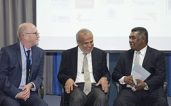 Dr Peter McCornick of IWMI chats with Hon Minister Rauff Hakeem and Hon Sec Karunasena Hettiarachchi