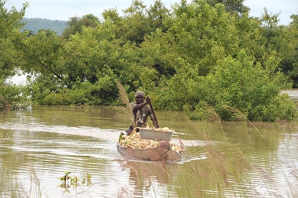 Maize transportation across the White Volta in Yourendi
