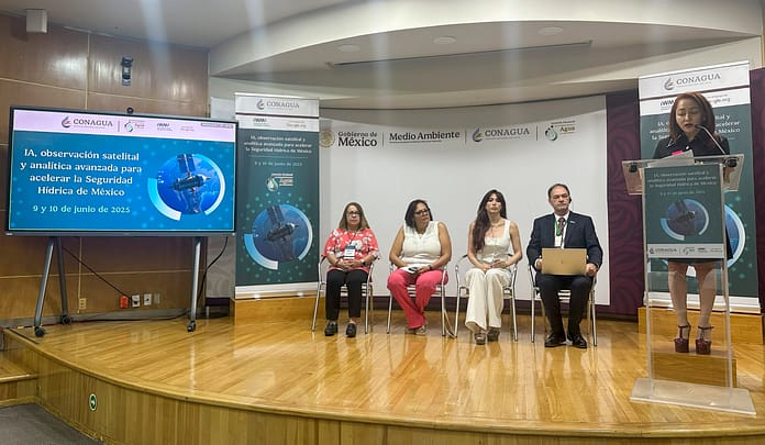 Marissa Mar-Pecero, Senior Advisor Communications and Outreach (IWMI) welcomes the audience and introduces speakers, from left to right: Margarita Lobato, Manager of Water Quality at CONAGUA; Claudia Hernández Fernández, General Director of Environmental Restoration at the Ministry of the Environment and Natural Resources; Paola Felix Díaz, General Coordinator of the National Agreement for Water and Sustainability and International Cooperation at CONAGUA; Ian Overton, Director of Water Data Science at IWMI. Photo: Eduardo Guevara/IWMI