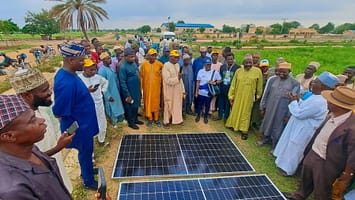 Farmers in Bunkure, Nigeria participate in a solar based irrigation system demonstration. Photo: IWMI