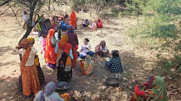 Discussions with women working at the Mahatma Gandhi National Rural Employment Guarantee Scheme water infrastructure site. Photo: Suchiradipta Bhattacharjee/IWMI