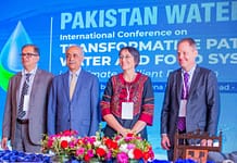 IWMI’s Mohsin Hafeez and Mark Smith inaugurate Pakistan Water Week alongside Iqar Khan and Claudia Ringler. IWMI / Pakistan