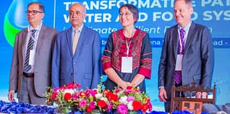 IWMI’s Mohsin Hafeez and Mark Smith inaugurate Pakistan Water Week alongside Iqar Khan and Claudia Ringler. IWMI / Pakistan