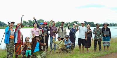 Cleaning up the banks of the Bagmati River in Kathmandu for World Rivers Day 2024. Photo: Surendra Phuyal / IWMI