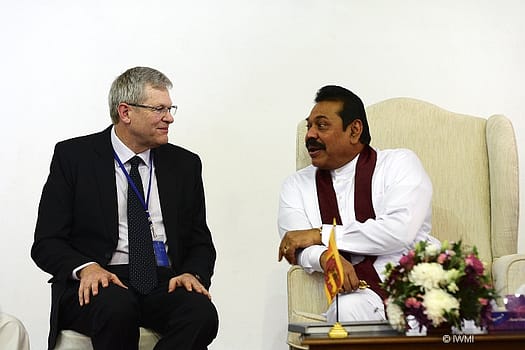 The President in discussion with Jeremy Bird, Director General of IWMI.