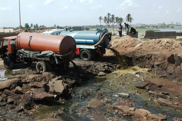 Accra, Ghana. Sewage waste being dumped into the environment. In Ghana, as in many parts of sub-Saharan Africa, more than 90 percent of human waste is discharged into bodies of water, contaminating coastal areas, urban land, waterways, and food supplies. In the capital city of Accra, the large majority of the feces ends up in the ocean without any proper treatment, not far from beach resorts. Photo: IWMI