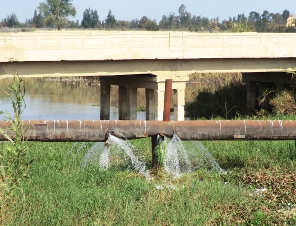 A leaking pipe. Photo: Francois Molle / IWMI 