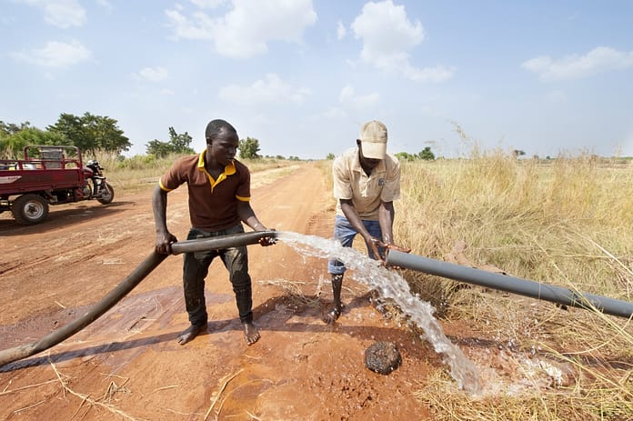 Pumping water from a canal to irrigate farms. Photo: Hamish John Appleby / IWMI
