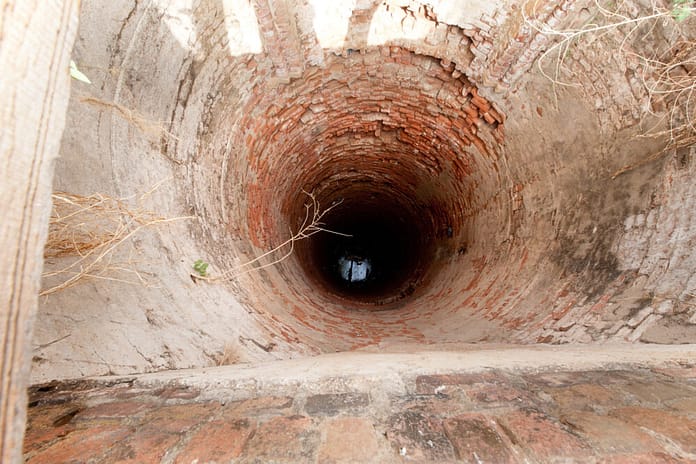 A dried-up well in Gujarat. Photo: Hamish John Appleby