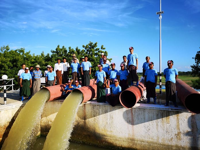Project partners and WUA leaders but maybe a better one for the WUA members. Photo: Sanjiv De Silva / IWMI